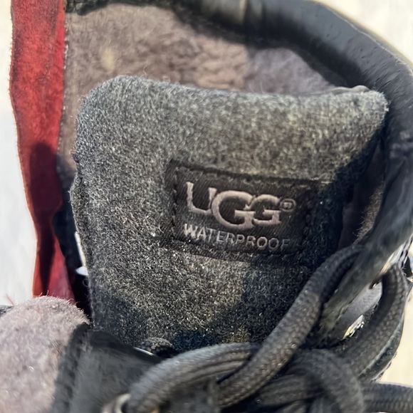 Ugg waterproof boots. Size 7 - Picture 8 of 9